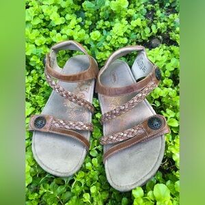 Aetrex sandal size 9